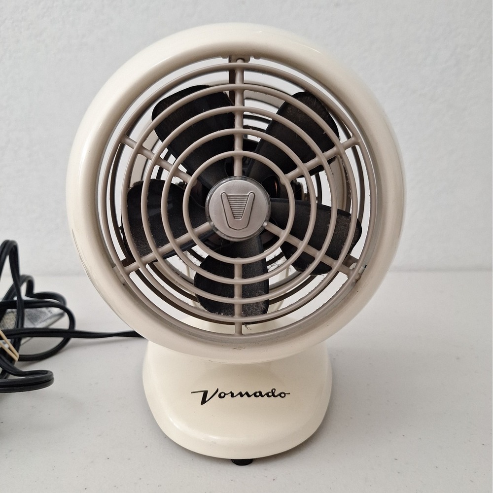 Vornado VFANMC Vintage Style Desktop Fan, White 2-Speed Metal Adjustable WORKS